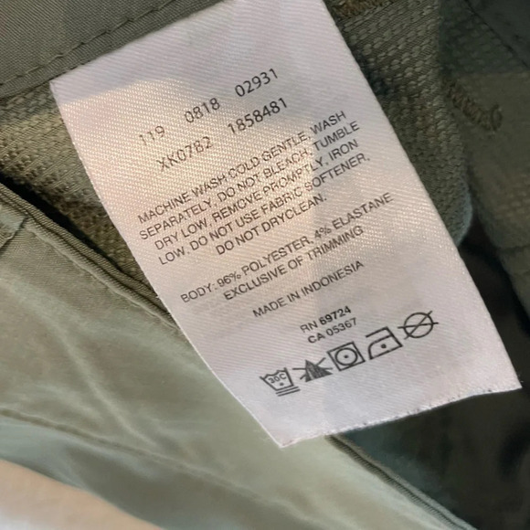 Columbia Omni Shield Midrise Hiking Bermuda Length Cargo Shorts - Picture 6 of 13